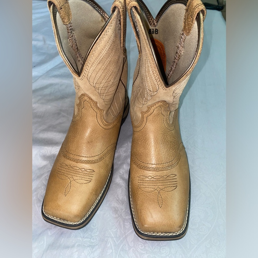 Ariat Womens Cowboy boots